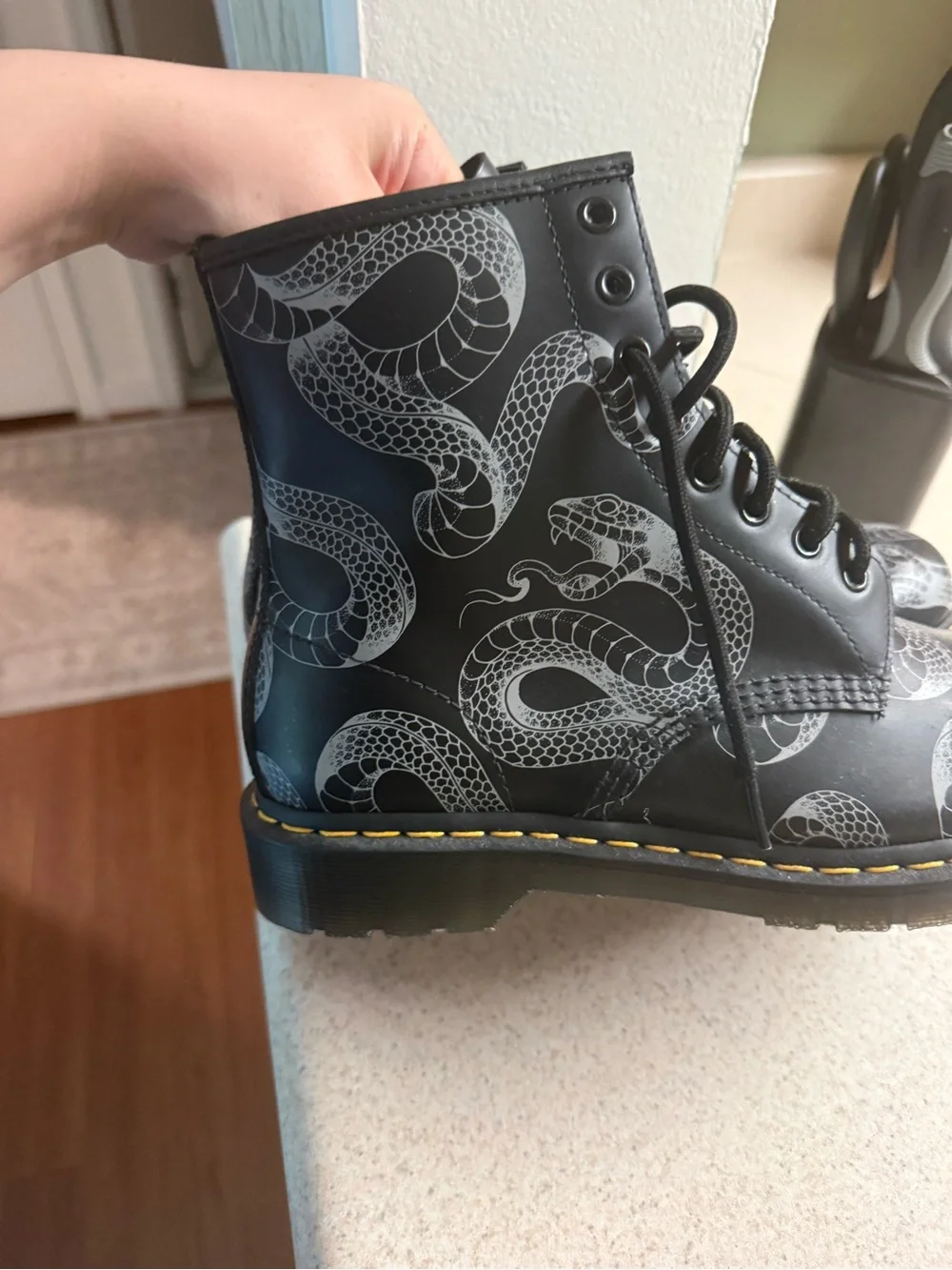 Dr martens snake design M10